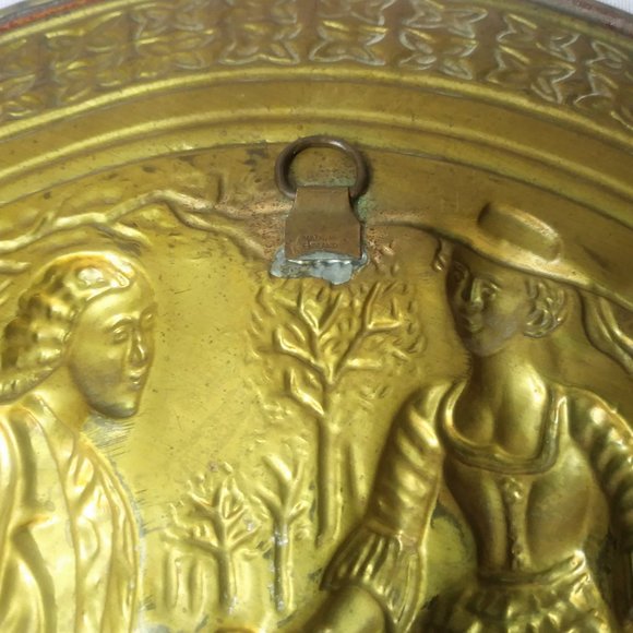 Vintage Courting Scene Pressed Metal Wall Plate, Made in England - Picture 5 of 6